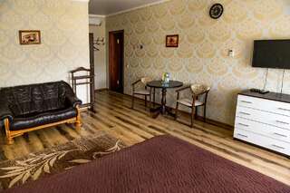 Гостевой дом Guest House Shale Винница Большой двухместный номер с 1 кроватью-1